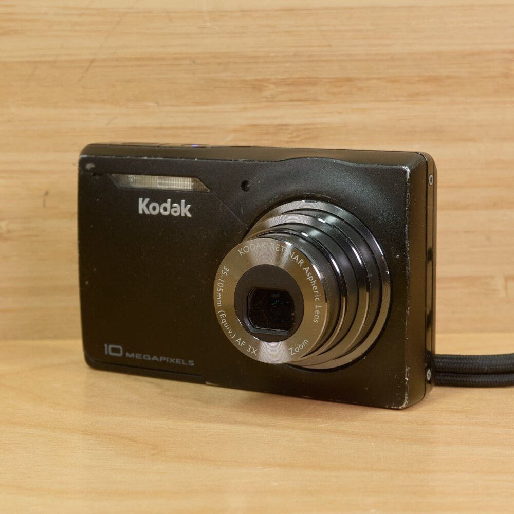 Vintage Kodak EasyShare M1033 Digital Camera / 10 MP / Black / READ Description!